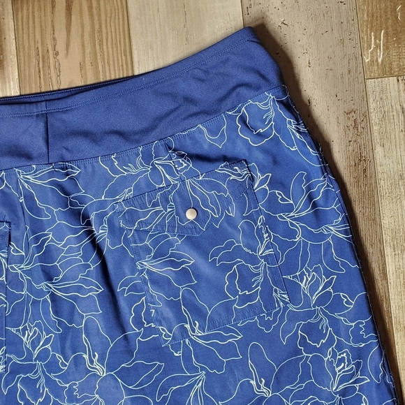Cypress Club Women's Floral Skort Size X-Large Blue White Tummy Smoothing NWOT - Picture 12 of 13